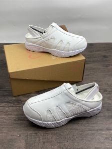 Breathable น้ําหนักเบา Anti-SLIP Shock Absorption เพิ่มความสูงรองเท้าลําลองสําหรับคุณแม่คุณภาพส่งออกเกาหลี