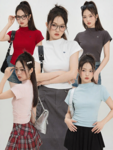 loveheynew | Áo Thun Cổ Cao Tay Ngắn Màu Đỏ