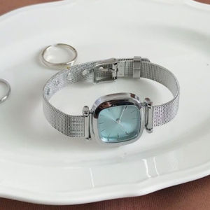 2025นาฬิกาผู้หญิงหน้าปัดสี่เหลี่ยมทำจากสแตนเลสนาฬิกาผู้หญิงดูหรูหราสำหรับงานปาร์ตี้เพื่อนภรรยาเครื่องประดับของขวัญวันเกิด