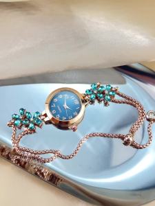 Thời Trang Nữ Bộ Kim Cương Đính Hoa Đồng Hồ Đeo Tay Chuyển Động Thạch Anh Dây Hợp Kim Thiết Kế Đơn Giản Chống Nước