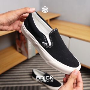 Brick Mansions - Slip On Mission Black White Sepatu Sneakers Casual Pria Wanita