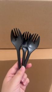 SENDOK 2 IN 1 SPORK HITAM 25 PCS