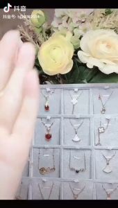 Kalung Lionit Mata Putar Wanita Elegan & Titanium Anti Karat