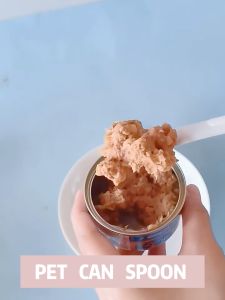 Cat Canned Food Scoop Long Handle Spoon Stir Cat Wet Food Pet Spoons Cat Feeder Treat Squeeze Spoon Easy Cleaning can be reused to use silicone pet tableware Wet Food Storage Can Lids Feeding Tin Opener Can Covers Universal Size pet Keep Fresh Sealing Lid