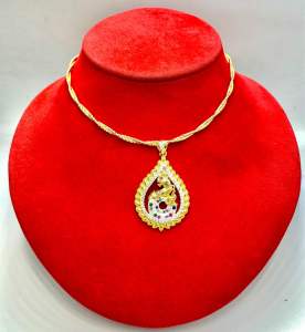 สร้อยคอช็อคเกอร์ทอง พร้อมจี้พญานาค ช่วยเสริมบารมี ความอุดมสมบูรณ์ โชคลาภ วาสนา สร้อยคอมีน้ำหนัก 1 บาท ความยาว 18 นิ้ว