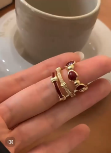 Pharaoh🍓Cincin Wanita Terbuka Tidak Beraturan Merah Anggur/Cincin Zirkon Emas/Cincin Kepribadian Sederhana Yang Dapat Disesuaikan COD