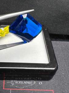 น้ำเงิน เนื้ออ่อน ของเทียม LAB MADE  BLUE SPINEL OCTAGON .น้ำหนัก  17 กะรัต carats (1 เม็ด  ) ขนาด 13X18MM แพซ พลอย LAB MADE 100%.