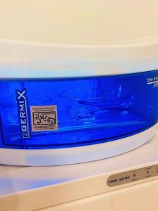 Small UV Ozone Hairdressing Tool Disinfection Cabinet for Beauty Salons Hotels Mobile Phones Underwear Sanitizing Wardrobe