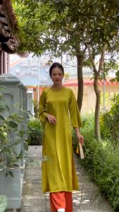 Set áo dài cách tân–Áo dài gấm tơ dáng suông tay loe cổ tròn đính cúc bọc cao cấp