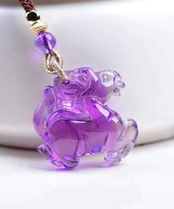 天然紫水晶吊坠   New goods to the super beautiful amethyst zodiac pendant super violet three-dimensional carving crystal ice clean exquisite workmanship purple gas east the wearer smoothly and Libao peace the object is very beautiful