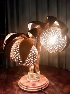 โคมไฟต้นมะพร้าว 5 ลูก ทำจากกะลามะพร้าว