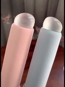 Silicone Lip Brush with Cover Portable Round Tip Applicator for Easy Lipstick Reusable Applying Silicone Nail Brush Makeup Tool