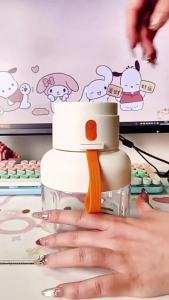 Electric Juice Cup Fruit Juice Blender Type-C Charging Mini Juice Fruit Extractors Juicing Cup 榨汁杯