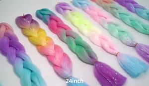 เส้นใยเคมีผสมสีทองและสีเงินถักเปียใหญ่ถักเปียผมเจ็ดสีผ้าโพกศีรษะผมสกปรก4สีต่อผม Briads