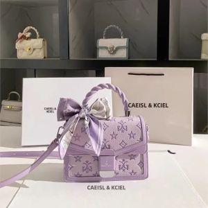 Túi Vuông Nhỏ Cầm Tay Thiết Kế Dành Cho Nữ Chi Tiết Nơ Ngọt Ngào Chất Liệu PVC Cao Cấp Đeo Vai/chéo Dùng Được Quanh Năm