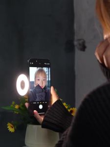 Light portable selfie light for iPhone 13 14 15 pro/Pro Max fill light phone stand for selfie video vlog