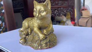 Tượng Mèo Nằm Bệ Tiền Bằng Đồng Thau Màu Vàng Kích Thước 18x12x16cm Nặng 14Kg - Quà Tặng Cho Năm Quý Mão