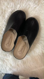 สีดำ ของเข้าแล้วค่ะ รองเท้าสุขภาพหญิง หุ้มหัวเปิดส้น งานเย็บใส่ทนมาก น้ำหนักเบา ใส่สบายสุดๆๆ หนังนิ่มใส่สบาย มีใหญ่ถึง41