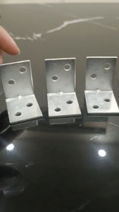 Ke góc vuông (Sắt) mạ sáng 3.5x3.5x3cm – phụ kiện cố định góc tủ kệ chắc chắn