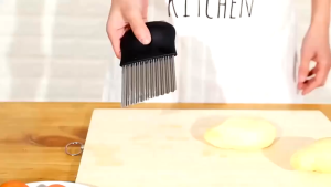 1pc Stainless Steel Potato Carrot Vegetable Crinkle Wavy Chopper French Fries Slicer French Fries Tool Kitchen Accessories