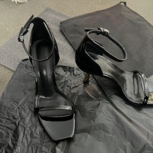 รองเท้าส้นสูงหัวเหลี่ยมแบบหัวเข็มขัดสายเดี่ยวสำหรับผู้หญิง ฤดูร้อนปี 2025 รองเท้าแตะส้นบางสีนู้ดสีดำที่สวมใส่ได้หลากหลาย