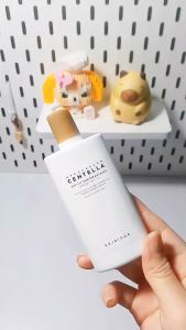 Kem Chống Nắng Nâng Tông cho da mụn nhạy cảm Chiết Xuất Rau Má Skin1004 Madagascar Centella SPF50+/PA++++ 50ml (mẫu mới)