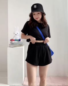 ARRASTUDIOS Oneset Setelan Wanita Carter Set\\n\\nSetelan Wanita Carter Set adalah pilihan tepat bagi wanita yang mencari setelan nyaman, modern, dan cocok untuk berbagai acara. Dibuat oleh ARRASTUDIOS, setelan ini menawarkan keunggulan dan kenyamanan yang luar biasa.\\n\\n Apa itu Setelan Wanita Carter Set?\\n\\nSetelan Wanita Carter Set adalah pakaian set yang dirancang secara modern dan nyaman untuk wanita. Setelan ini terdiri dari atasan dan bawahan yang cocok, dan dapat dipadukan dengan aksesoris lainnya untuk penampilan yang sempurna.\\n\\n Keunggulan Setelan Wanita Carter Set\\n\\nSetelan Wanita Carter Set memiliki beberapa keunggulan, antara lain:\\n\\n- Desain modern dan elegan\\n- Bahan berkualitas tinggi dan nyaman\\n- Cocok untuk berbagai acara, baik formal maupun non-formal\\n\\n Mengapa Memilih Setelan Wanita Carter Set dari ARRASTUDIOS?\\n\\nARRASTUDIOS adalah merek yang terkenal dengan kualitas dan keunggulan produknya. Dengan memilih Setelan Wanita Carter Set dari ARRASTUDIOS, Anda akan mendapatkan:\\n\\n- Desain yang unik dan menarik\\n- Bahan berkualitas tinggi dan nyaman\\n- Kualitas produksi yang terjamin\\n\\n Cara Memilih Setelan Wanita Carter Set yang Tepat untuk Anda\\n\\nBerikut adalah beberapa tips untuk memilih Setelan Wanita Carter Set yang tepat untuk Anda:\\n\\n Bagaimana Menentukan Ukuran yang Tepat?\\n\\nPenting untuk memilih ukuran yang tepat agar setelan nyaman dan cocok dengan tubuh Anda. Pastikan untuk memeriksa tabel ukuran yang disediakan oleh ARRASTUDIOS sebelum melakukan pembelian.\\n\\n Mengenali Warna dan Motif yang Cocok dengan Anda\\n\\nSetelan Wanita Carter Set tersedia dalam berbagai warna dan motif. Pilihlah warna dan motif yang sesuai dengan kepribadian dan gaya Anda.\\n\\n Tips Menggunakan Setelan Wanita Carter Set\\n\\nBerikut adalah beberapa tips untuk menggunakan Setelan Wanita Carter Set:\\n\\n Cara Memadukan dengan Aksesoris Lainnya\\n\\nSetelan Wanita Carter Set dapat dipadukan dengan berbagai aksesoris untuk penampilan yang sempurna. Anda dapat memilih antara sepatu hak tinggi, sandal, atau sepatu rata, serta aksesori seperti kalung, gelang, dan anting.\\n\\n Menggunakan Setelan Wanita Carter Set untuk Berbagai Acara\\n\\nSetelan Wanita Carter Set cocok untuk berbagai acara, baik formal maupun non-formal. Anda dapat menggunakannya untuk acara formal seperti pesta, rapat, atau acara bisnis, maupun acara non-formal seperti hangout dengan teman-teman.\\n\\n Kelebihan dan Kekurangan Setelan Wanita Carter Set\\n\\nBerikut adalah beberapa kelebihan dan kekurangan Setelan Wanita Carter Set:\\n\\n Kelebihan Setelan Wanita Carter Set\\n\\n- Desain modern dan elegan\\n- Bahan berkualitas tinggi dan nyaman\\n- Cocok untuk berbagai acara\\n\\n Kekurangan Setelan Wanita Carter Set\\n\\n- Harga mungkin lebih tinggi dibandingkan setelan wanita lainnya\\n- Tersedia dalam ukuran terbatas\\n\\n Kesimpulan\\n\\nSetelan Wanita Carter Set dari ARRASTUDIOS adalah pilihan tepat bagi wanita yang mencari setelan nyaman, modern, dan cocok untuk berbagai acara. Dengan memilih Setelan Wanita Carter Set, Anda akan mendapatkan desain yang unik dan menarik, bahan berkualitas tinggi dan nyaman, serta kualitas produksi yang terjamin.\\n\\n Ringkasan Manfaat Setelan Wanita Carter Set dari ARRASTUDIOS\\n\\n- Desain modern dan elegan\\n- Bahan berkualitas tinggi dan nyaman\\n- Cocok untuk berbagai acara\\n\\n Saran Akhir untuk Memilih Setelan Wanita Carter Set yang Tepat\\n\\nPastikan untuk memilih ukuran yang tepat dan warna serta motif yang sesuai dengan kepribadian dan gaya Anda. Jangan ragu untuk mencoba Setelan Wanita Carter Set dari ARRASTUDIOS untuk penampilan yang sempurna!\n}