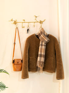 ตู้เข็มขัดห้อยเสื้อผ้าแบบโลหะผสมทองแดงที่เข้าบ้าน ตู้เสื้อผ้าหรูหรา ติดผนัง รูปไม้กางเขน ติดประตู