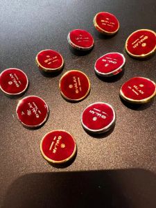 กระดุมโลหะเนื้อฟองน้ำสีแดง กระเป๋าถือฤดูใบไม้ร่วง/ฤดูหนาว กระดุมเสื้อสูทคุณภาพเยี่ยม กระดุมเสื้อสูทเนื้อฟองน้ำสีแดง