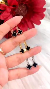 [COD] Anting Jepit Clover Desi Hitam Vintage Titanium Anti Karat Korea