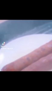 Lạp Xưởng Tròn Đặc Biệt-được chế biến từ nguồn thịt heo sạch với 80% là thịt heo nạc- Vựa Khô Phi Yến