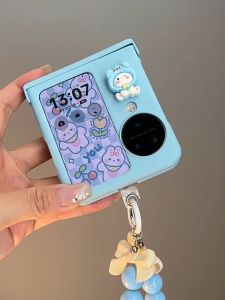 ครอบคลินิกเคสโทรศัพท์มือถือสำหรับ OPPO Find N3 Flip และ Find N2 Flip สดใส มาพร้อมน้องแมวสุดคิ้วท์ สีฟ้าน่ารักๆ