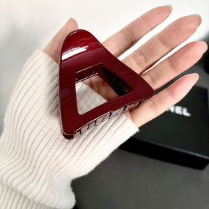 Red Shark Hair Claw Womens New 2024 Fashion Sensation Hair Clips Large Quantity Hair Grabbing Stylish Hair Accessories