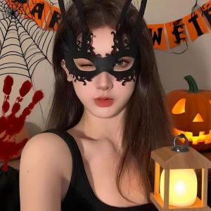 หน้ากากลายดอกไม้สีดำฮาโลวีน: ชุดเต้นรำสวมหน้ากากชุดปาร์ตี้ครึ่งหน้ากากปิดหน้าและแผ่นปิดตาสำหรับการแต่งหน้าลึกลับยามค่ำคืน