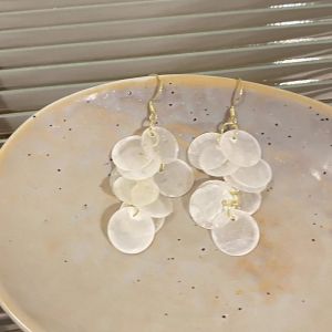 Unique Fashion White Shell Tassel Earrings Womens Niche Design Luxury Sensation Earring Dangle Earring New 2025