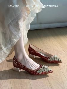 Elegant Embroidered Chinese Wedding Shoes for Brides Maternity Footwear Fashionable Low Heel Satin Upgraded Version 2024