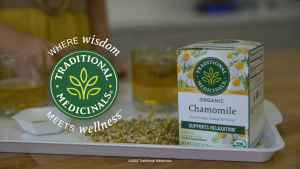 Traditional Medicinals ชาคาโมมายล์ออร์แกนิก ผ่อนคลาย ช่วยระบบย่อยอาหาร ปราศจากคาเฟอีน บรรจุ 16 ถุงชา