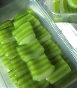 ขนมนี้ไม่รับชำระปลายทางนะคะ ขนมชั้น ร้านแก้ว กาญจนบุรี ในตำนาน รสใบเตย ส่งถึงบ้านแล้ววันนี้ อร่อย หวานกำลังดี เหนียวนุ่ม