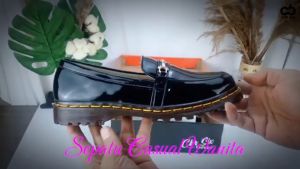 CBR SIX Sepatu Kasual Wanita Docmart Loafer Kulit Sintetis Mengkilat Sol Transparan & Hitam HLC 093