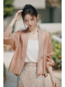 สไตล์จีนใหม่น่าสนใจพิเศษ ผู้หญิง ฤดูร้อน 2024 แสงป้องกันรังสียูวี เสื้อแจ็คเก็ต เปิด คาร์ดิเกน แจ๊กเก็ตสไตล์แห่งชาติ เสื้อท่อนบน