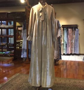 Milea Dress by Dian Pelangi LIMITED EDITION Busana Muslim Baju Maxi Gamis Abaya Kaftan Gaun Outfit Busui Casual Formal Pesta Kondangan Pernikahan Wanita Hijaber Cantik Anggun Modis Modern Elegan Mewah Model Korea Terbaru Motif Batik Abstrak Kekinian