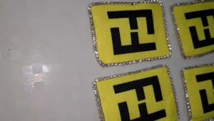 Hình đính đá ủi nhiệt ủi lên túi áo túi quần trang trí