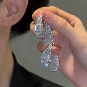 Rhinestone Zircon Earrings for Women: Stylish Stud Earring Water Drop Fashion Temperament Earrings