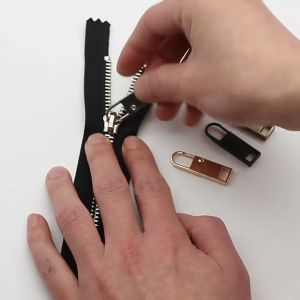 (1 PCS) Detachable Zipper Head Repair Replacement Metal Zipper Fixer Zipper Pull Head Removable Tab DIY Universal Puller
