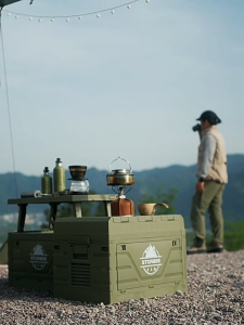 JDEE กล่องใส่อุปกรณ์แค้มป์ปิ้ง 50L ใช้เป็นโต๊ะวางของและเครื่องดื่มได้ ลัง ความจุแบริ่งที่แข็งแกร่ง กล่องเก็บของ กล่องอเนคประสงค์