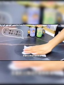 Tisu Basah Portable & Berkualitas Tinggi: Tisu Basah Kaleng Isi 30 Lembar Karakter Lucu