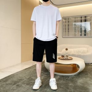 ROMON | เสื้อยืดแขนสั้นผู้ชาย ชุดกีฬาฤดูร้อน ผ้าไหมน้ำแข็งบาง ลำลอง วิ่ง ออกกำลังกาย ออกกำลังกายกลางแจ้ง กางเกงขาสั้น 2 ชิ้น