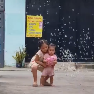 ĐỒ CHƠI SÚNG BẮNG BONG BÓNG XÀ PHÒNG TỰ ĐỘNG CHẠY PIN thiết kế siêu dễ thương dành cho bé 3 tuổi trở lên