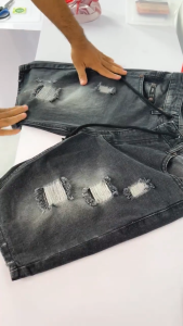 CELANA PENDEK JEANS SOBEK SOBEK PRIA COWOK DEWASA WARNA HITAM SNOW SIZE 28 29 30 31 32 33 CELANA PENDEK DISTRO korean style