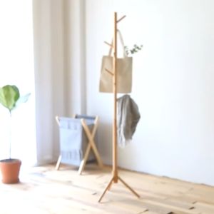 Giá treo áo đứng bằng gỗ nguyên khối đơn giản có nhiều móc treo quần áo túi xách và mũ